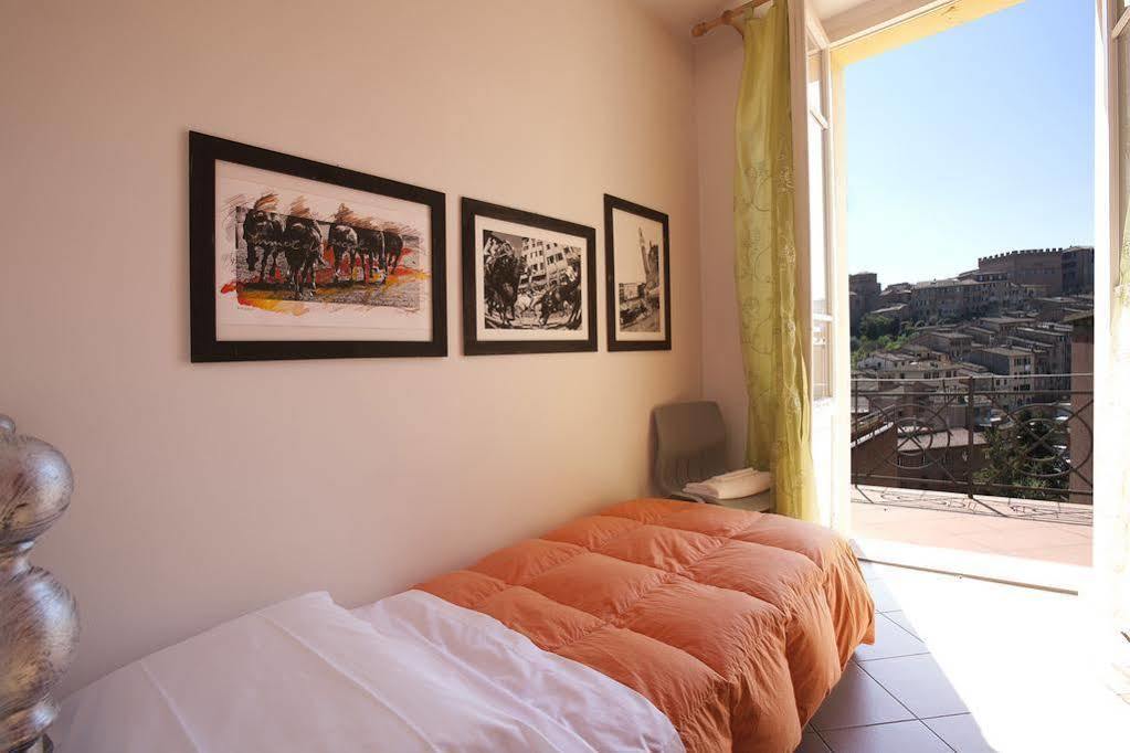 B&B Le Lupe Siena Bagian luar foto